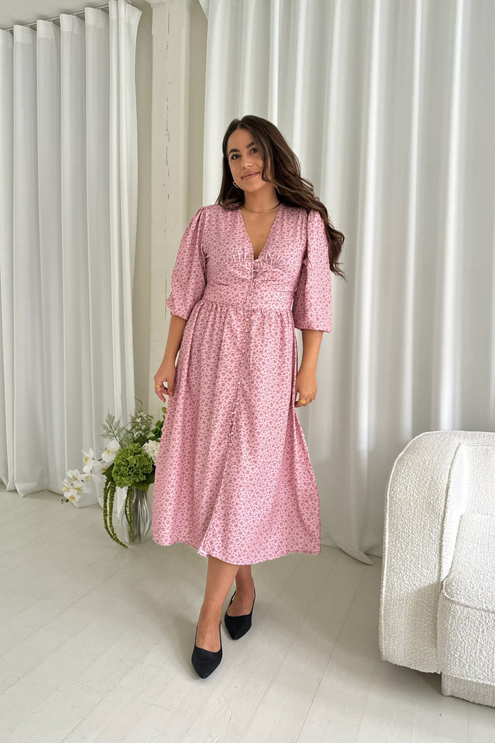 Adelic Long Dress Pink Flower Stem Print | Kjoler | Smuk - Dameklær på nett