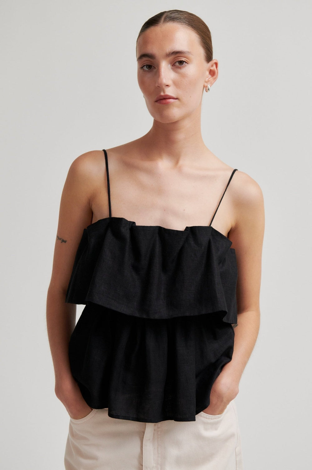 Aie Top Black | Topper | Smuk