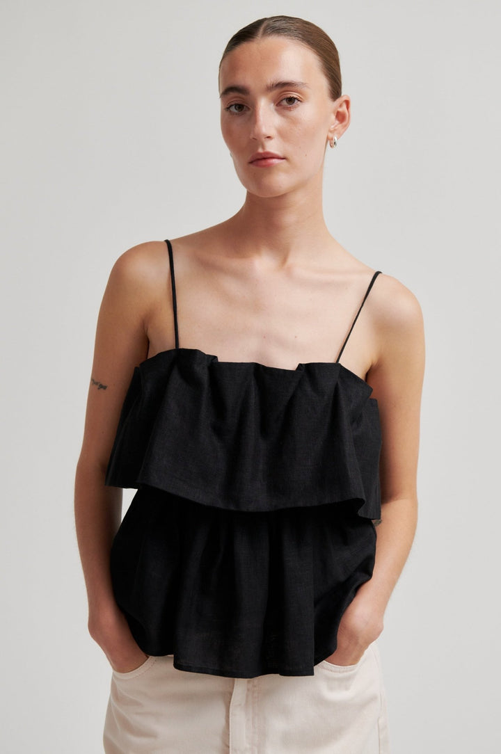 Aie Top Black | Topper | Smuk