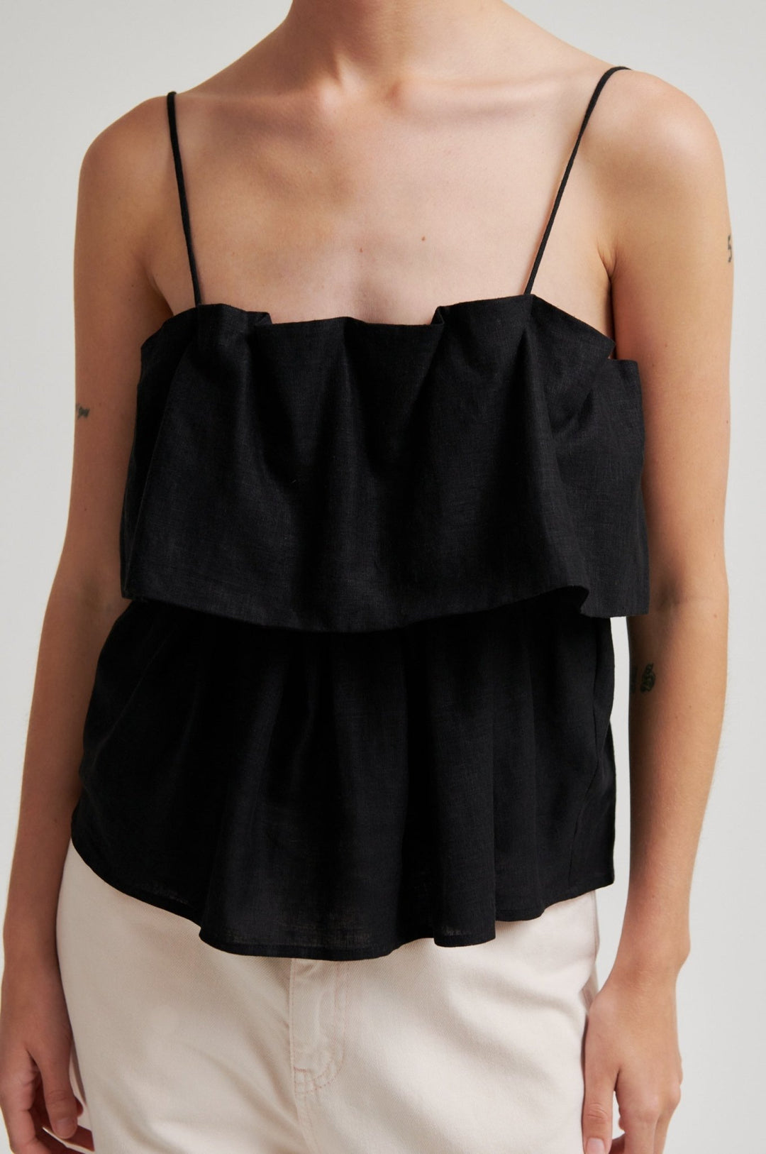 Aie Top Black | Topper | Smuk