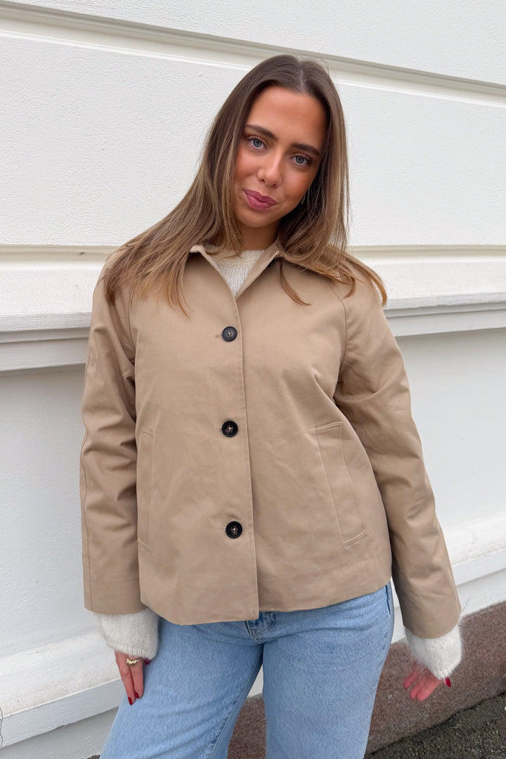Alinna Outerwear Travertine | Yttertøy | Smuk