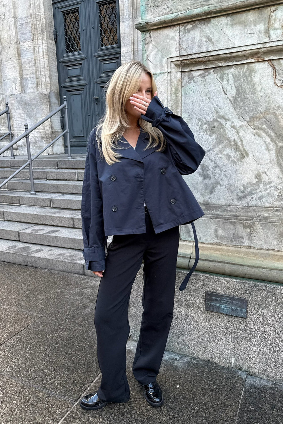 Alma Trenchcoat Navy | Yttertøy | Smuk - Dameklær på nett