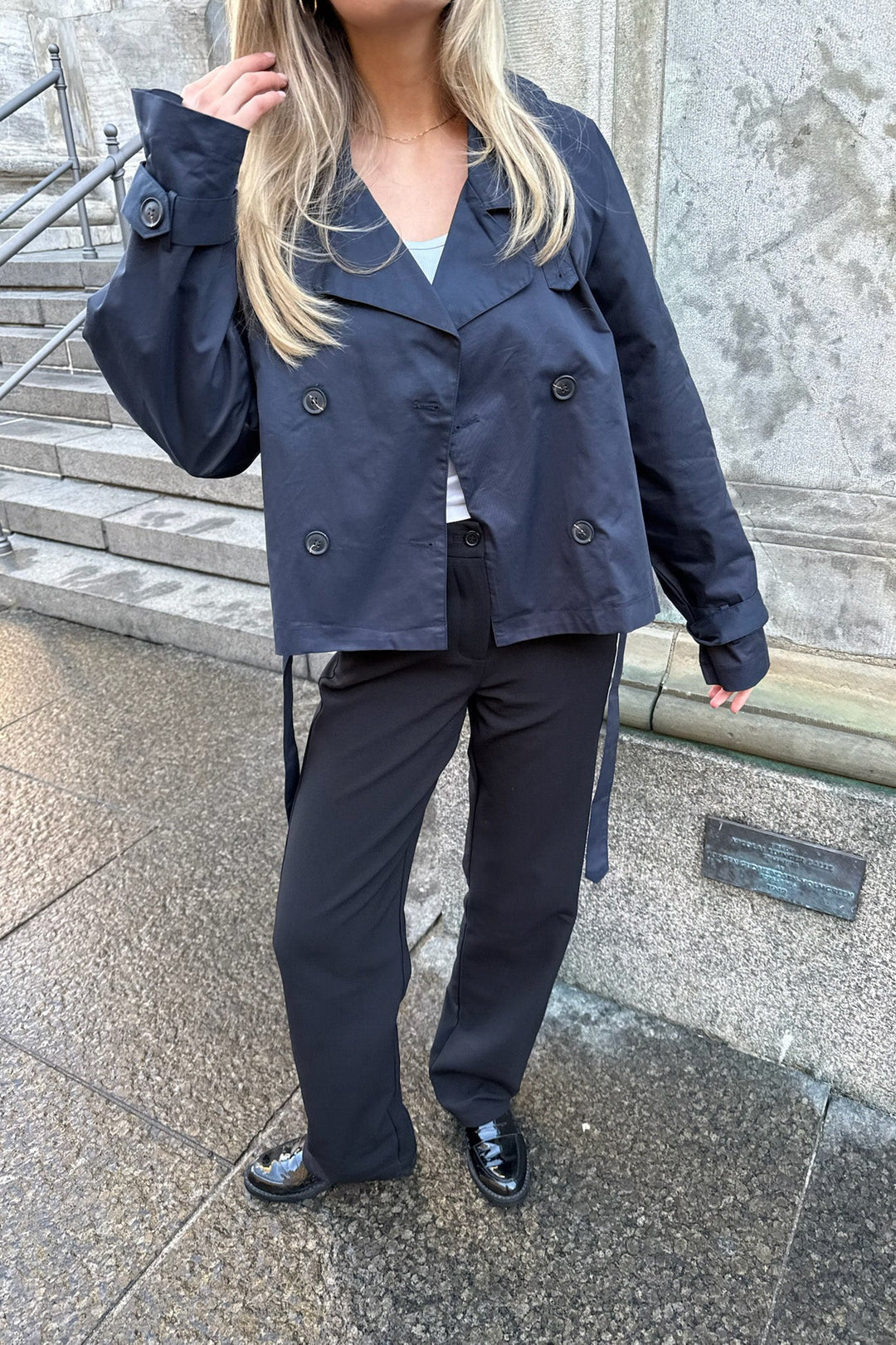 Alma Trenchcoat Navy | Yttertøy | Smuk - Dameklær på nett