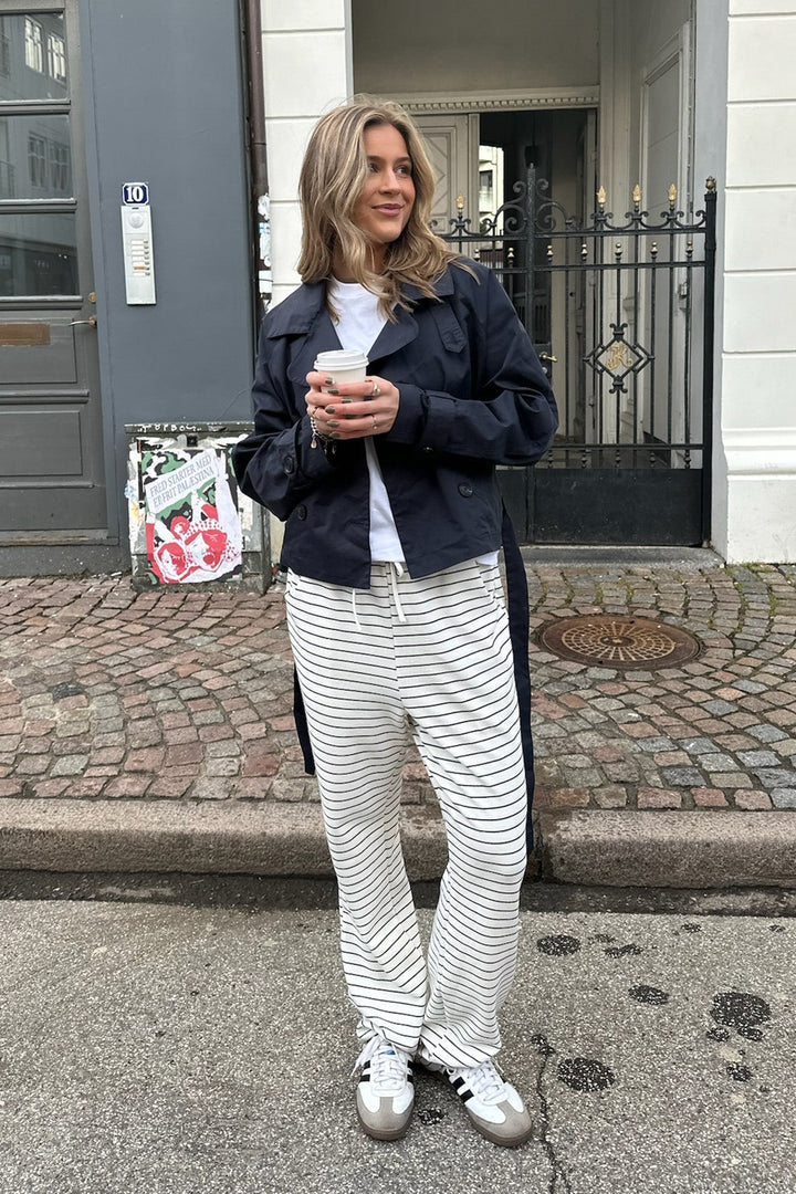 Alma Trenchcoat Navy | Yttertøy | Smuk - Dameklær på nett