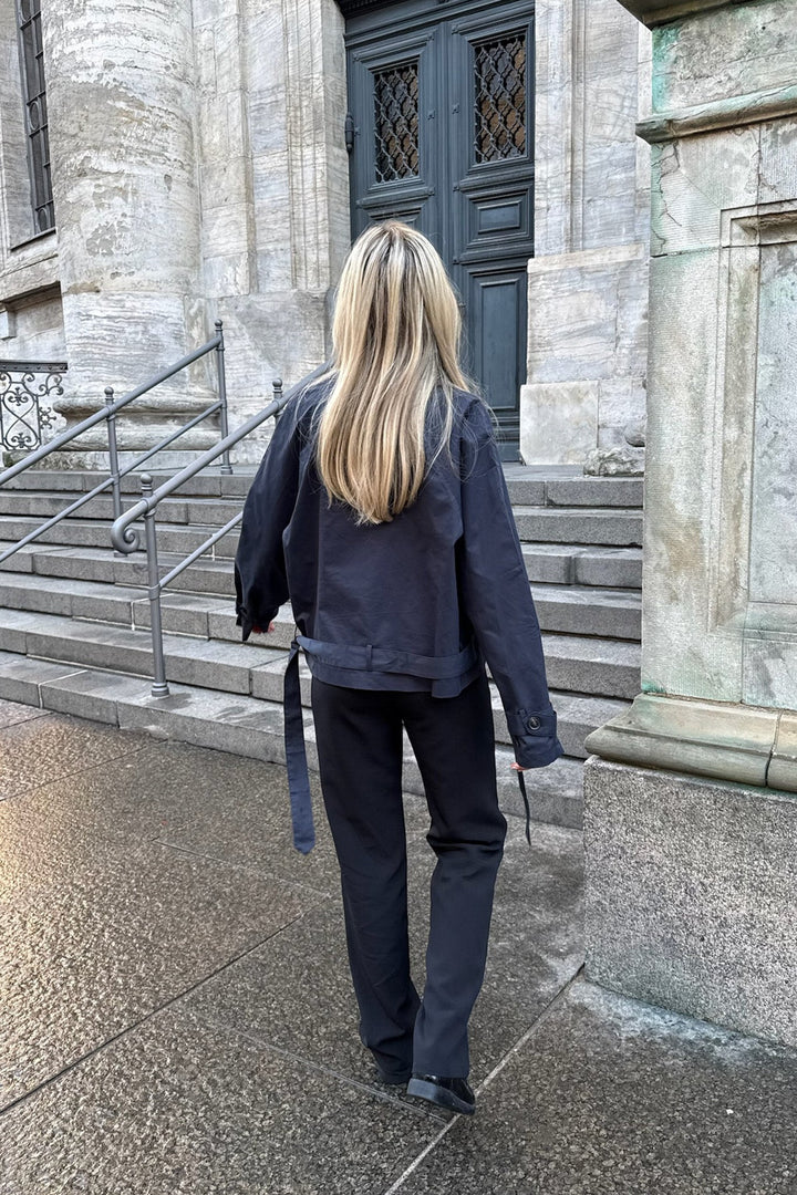 Alma Trenchcoat Navy | Yttertøy | Smuk - Dameklær på nett