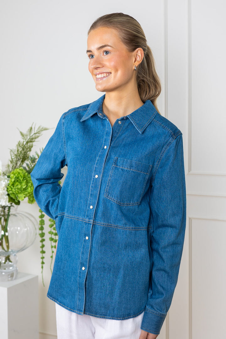 Alvine Shirt Medium Blue Denim | Skjorter og bluser | Smuk