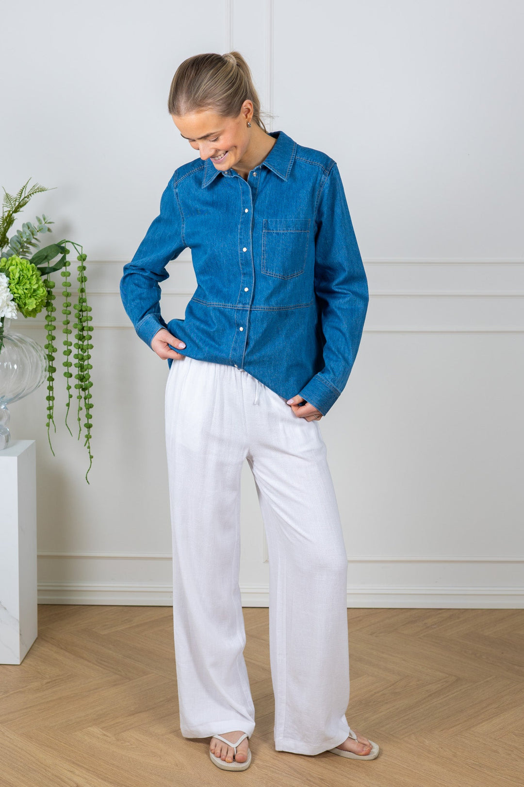 Alvine Shirt Medium Blue Denim | Skjorter og bluser | Smuk
