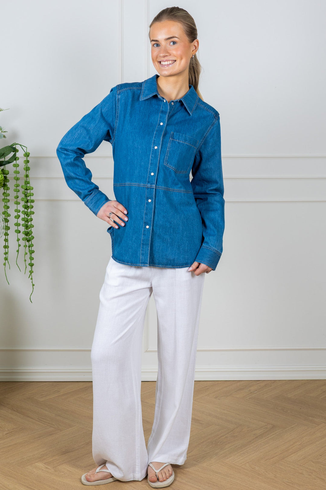 Alvine Shirt Medium Blue Denim | Skjorter og bluser | Smuk