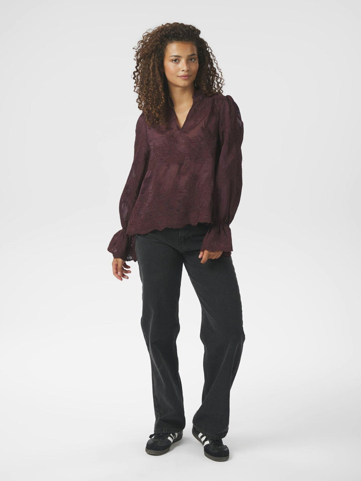 Amara Big Embroidery Blouse Burgundy | Skjorter og bluser | Smuk