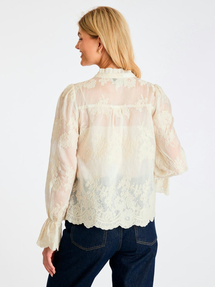 Amara Big Embroidery Blouse Off White | Skjorter og bluser | Smuk - Dameklær på nett