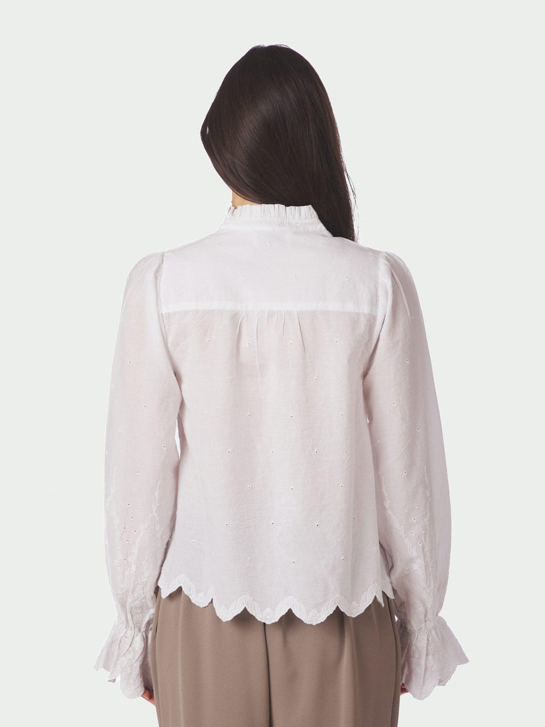 Amara Delicate Emb Blouse White | Skjorter og bluser | Smuk
