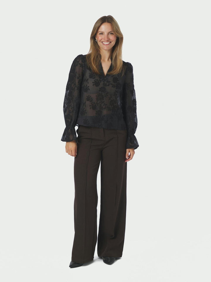 Amara Emb. Blouse Black | Skjorter og bluser | Smuk