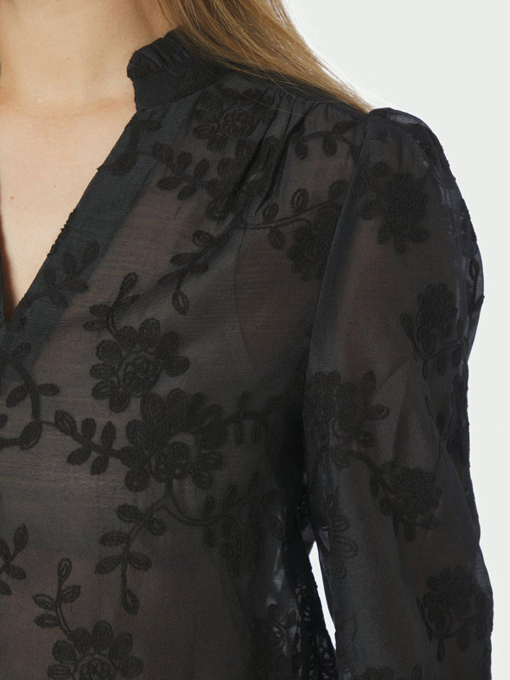 Amara Emb. Blouse Black | Skjorter og bluser | Smuk