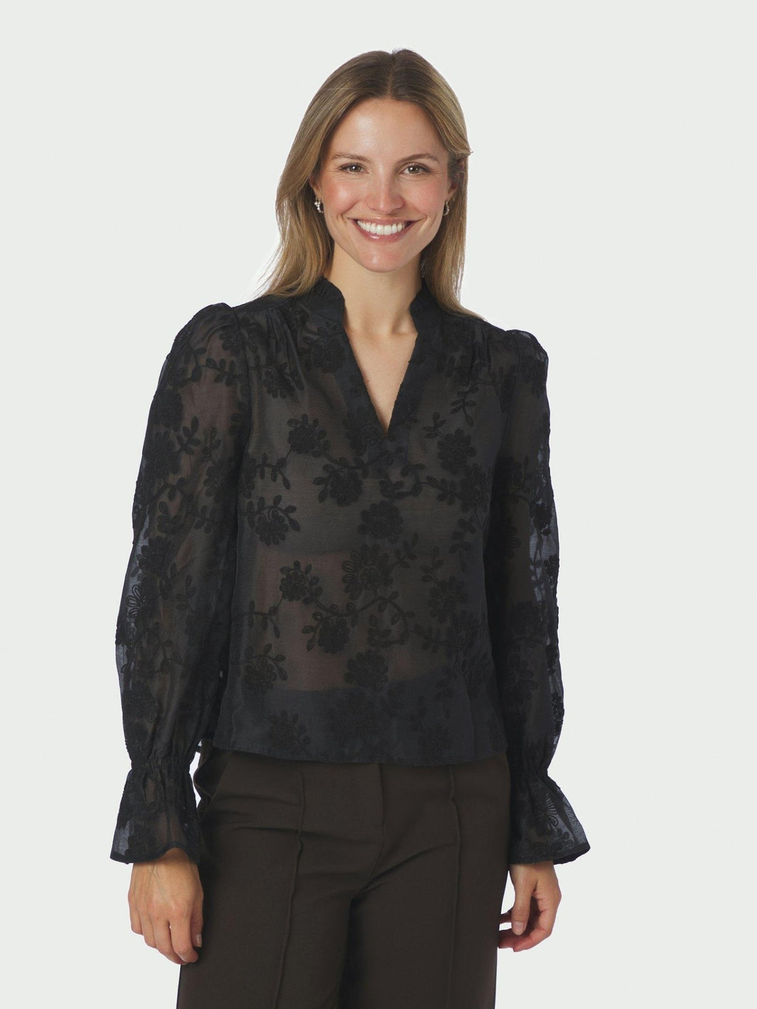 Amara Emb. Blouse Black | Skjorter og bluser | Smuk