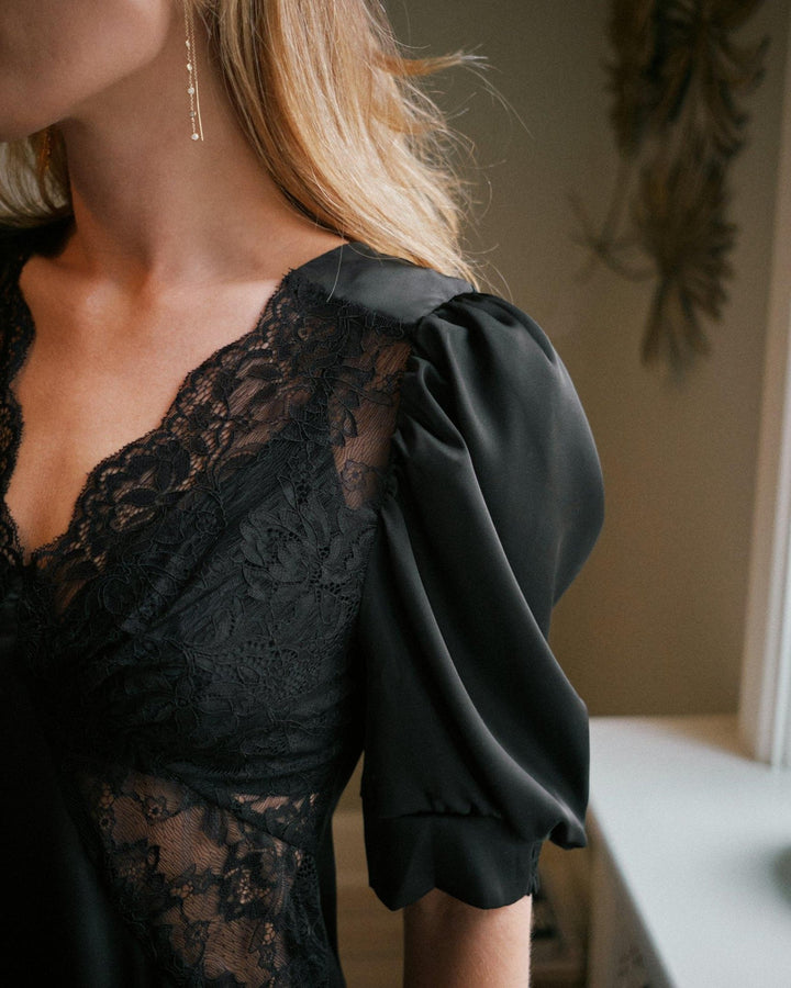 Ambrosi Lace Blouse Black | Skjorter og bluser | Smuk - Dameklær på nett