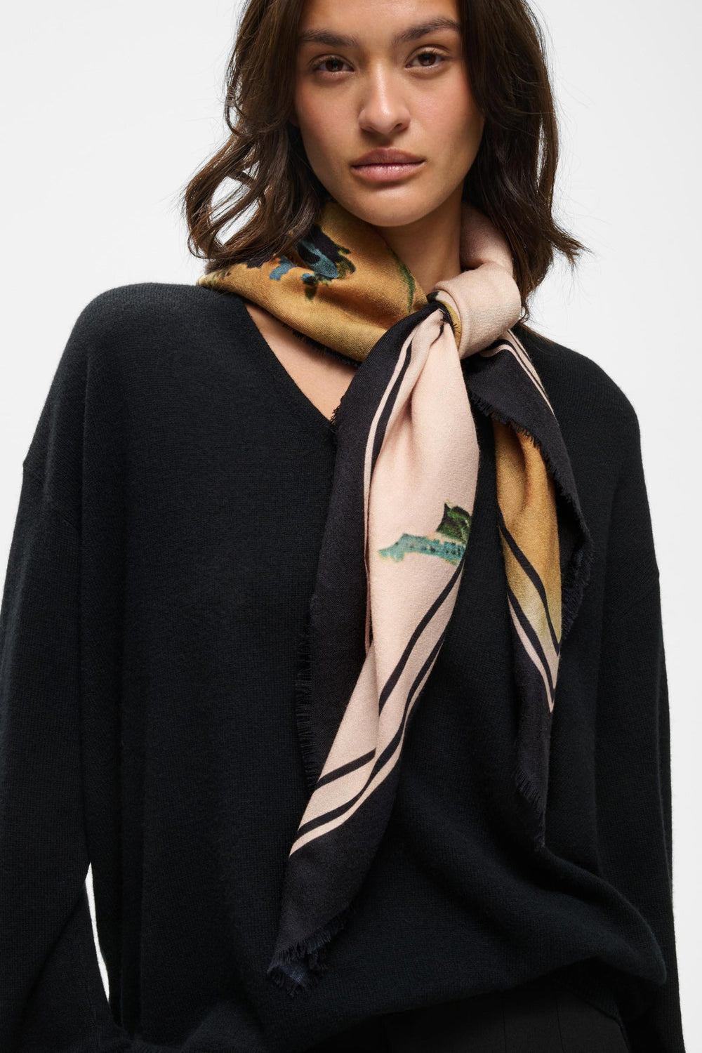 Amiiw Scarf Multi Painted Flower | Accessories | Smuk