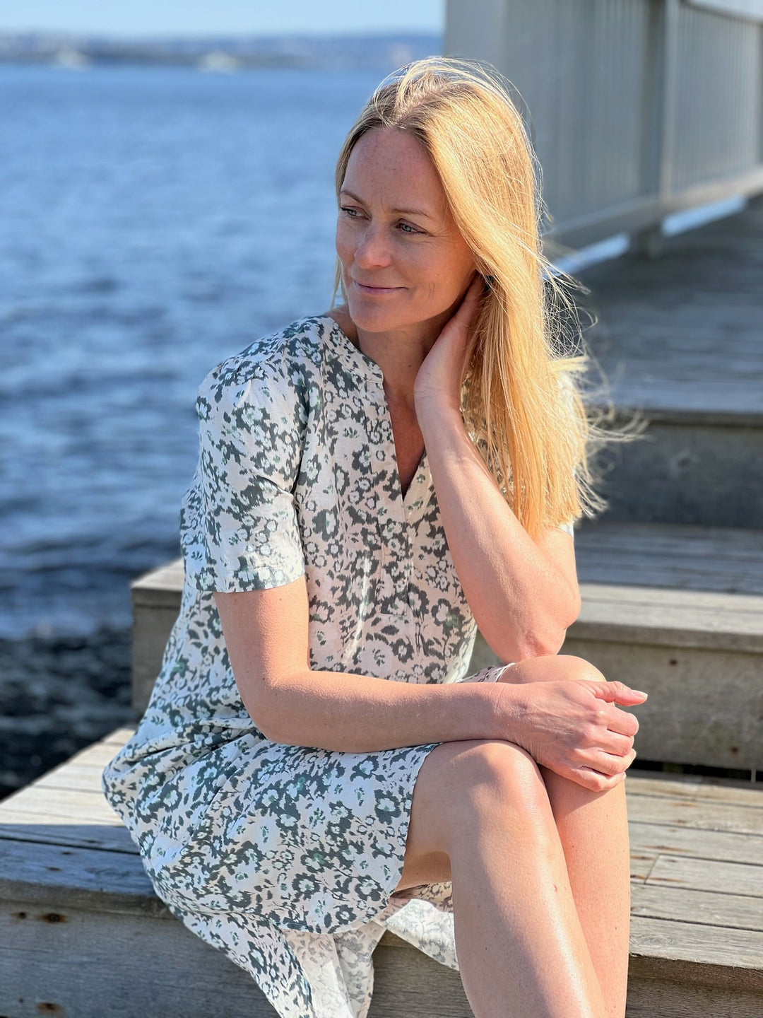 Aminasepw Dress Agave Green Blurred Flower | Kjoler | Smuk - Dameklær på nett