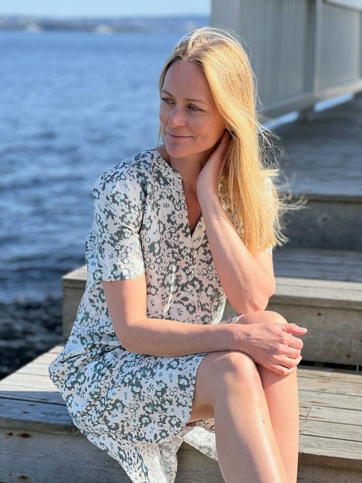 Aminasepw Dress Agave Green Blurred Flower | Kjoler | Smuk - Dameklær på nett