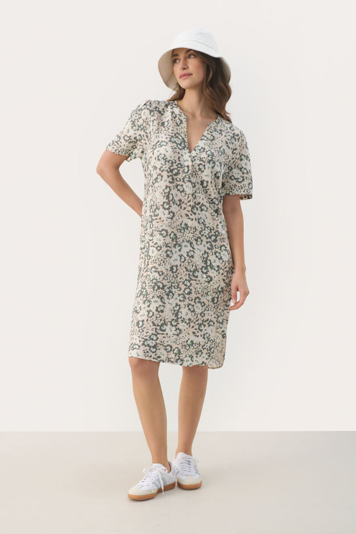 Aminasepw Dress Agave Green Blurred Flower | Kjoler | Smuk - Dameklær på nett