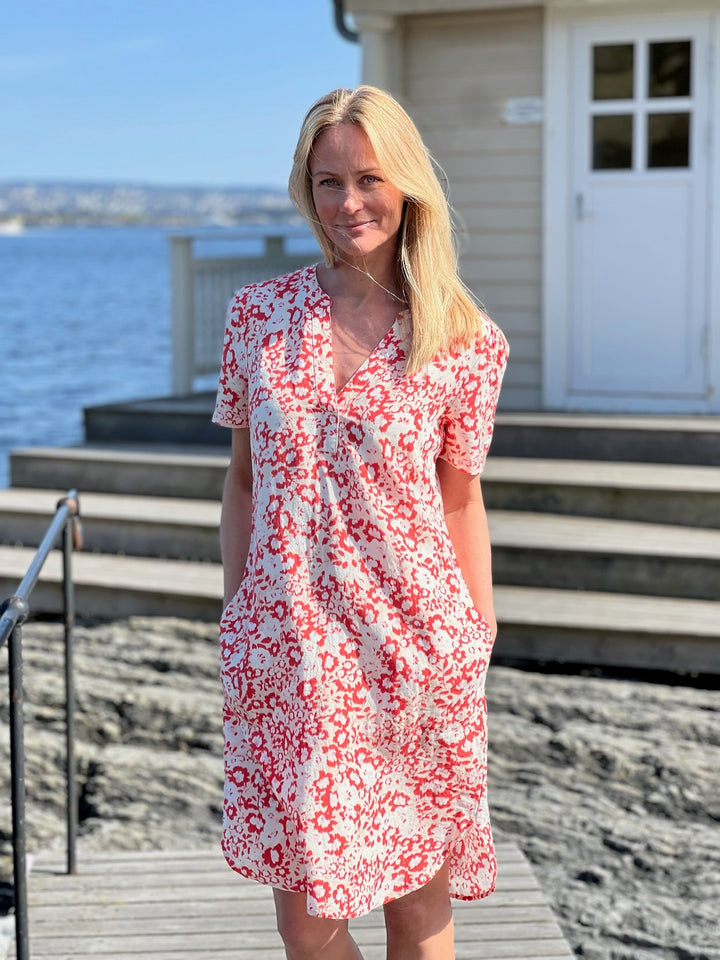 Aminasepw Dress Mandarin Red Blurred Flower | Kjoler | Smuk - Dameklær på nett