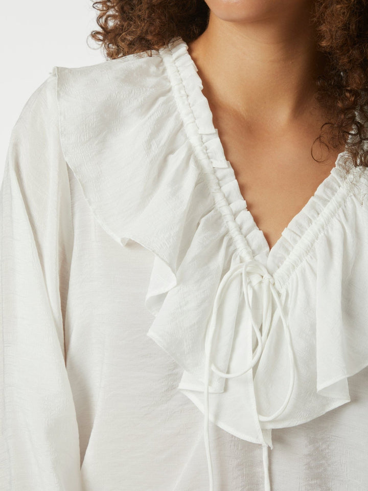 Aminea Ruffle Blouse White | Skjorter og bluser | Smuk - Dameklær på nett