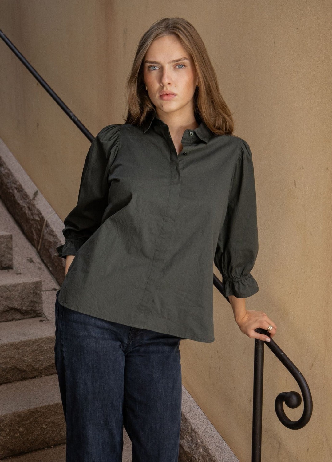 Amy Shirt Moss Green | Skjorter og bluser | Smuk