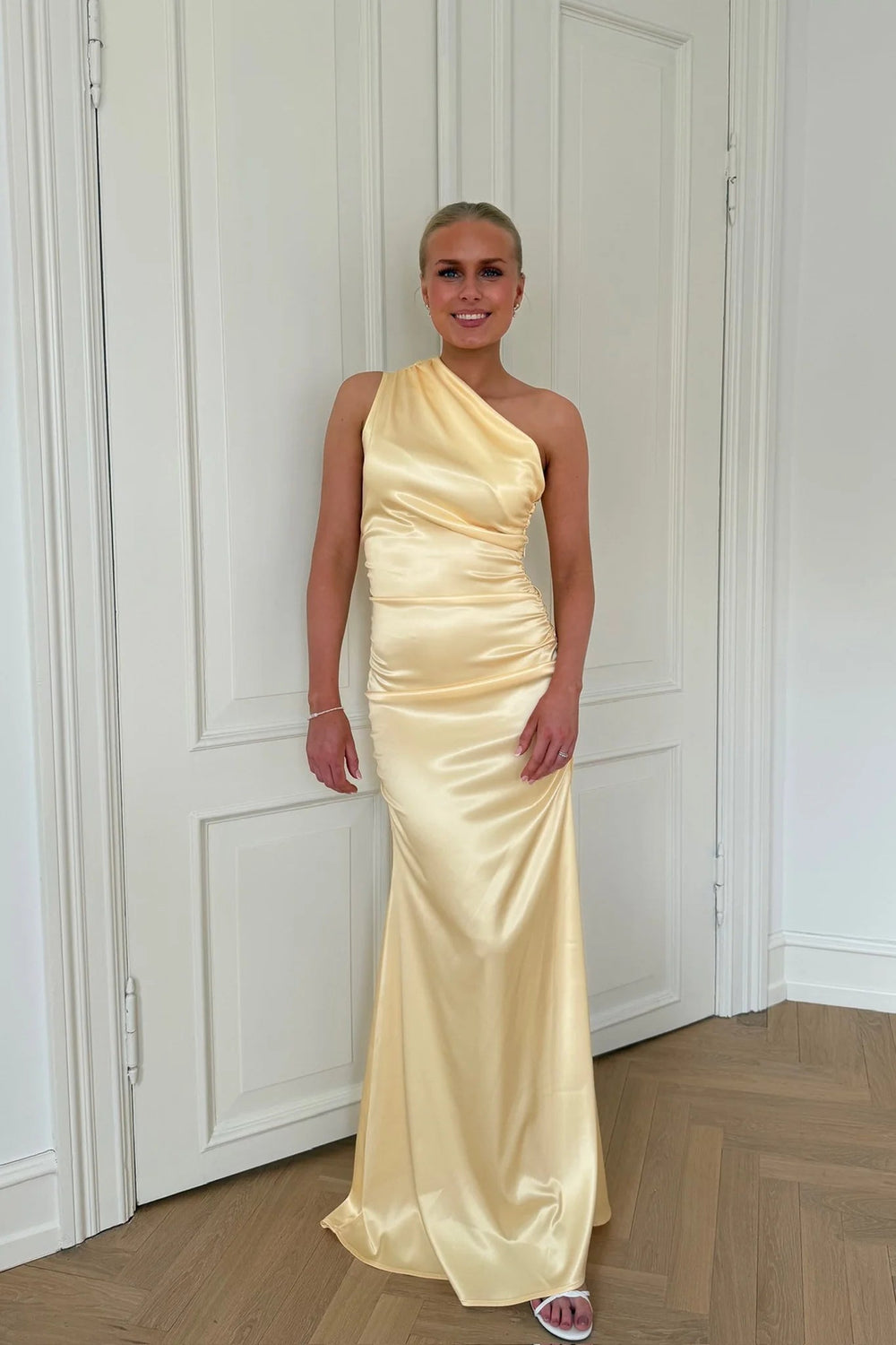 Andrea Satin Dress Butter Yellow | Kjoler | Smuk