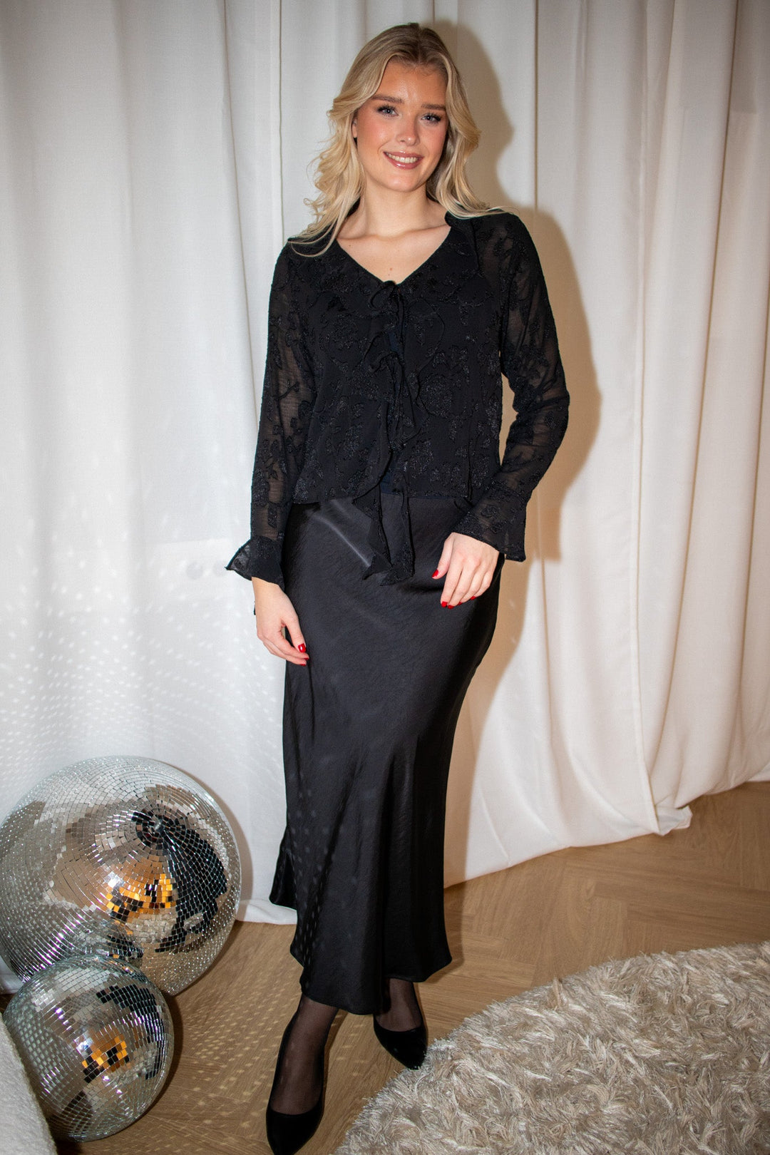 Anika Burnout Blouse Black | Skjorter og bluser | Smuk - Dameklær på nett