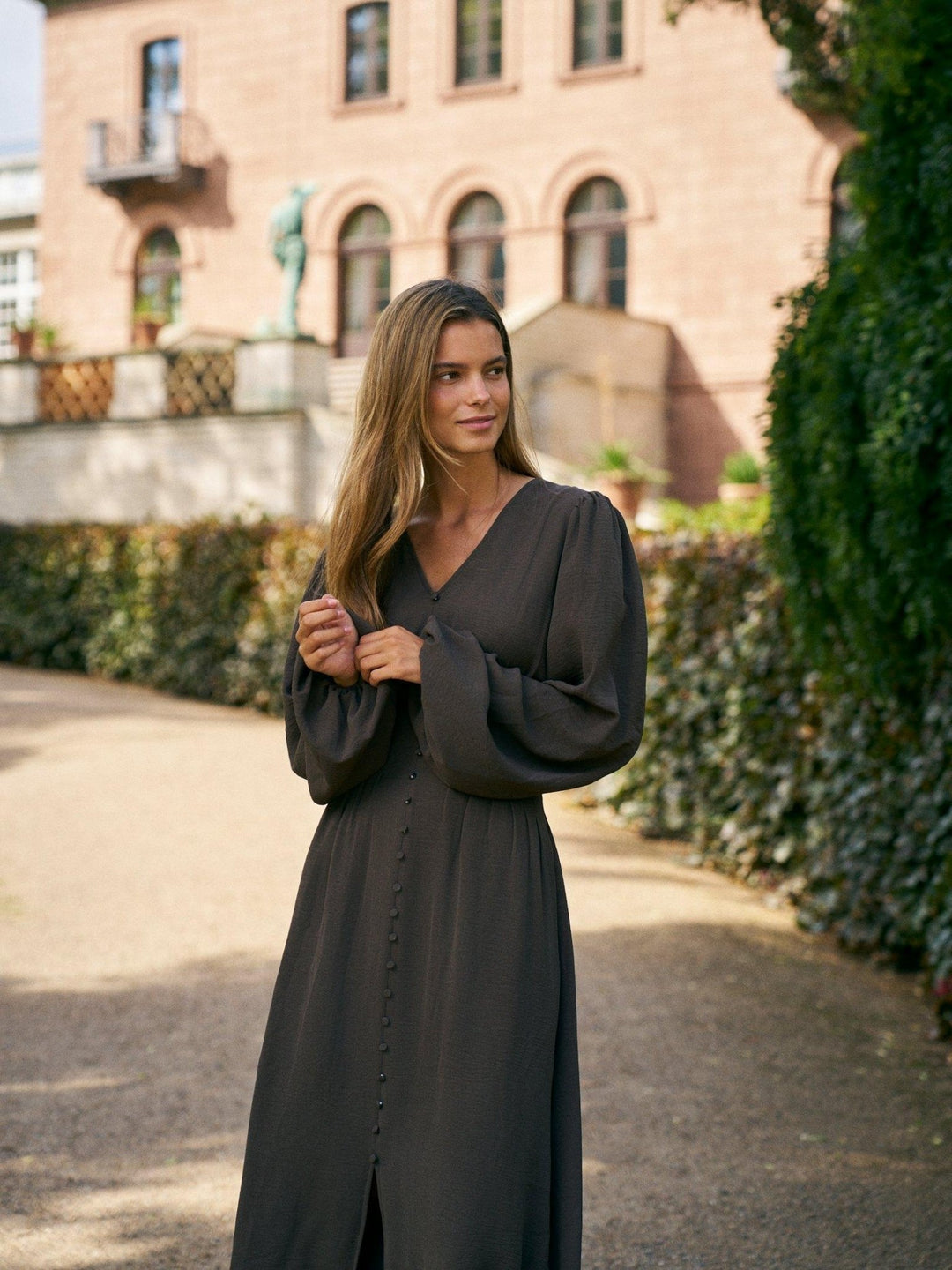 Annelie Solid Crepe Dress Dark Brown | Kjoler | Smuk