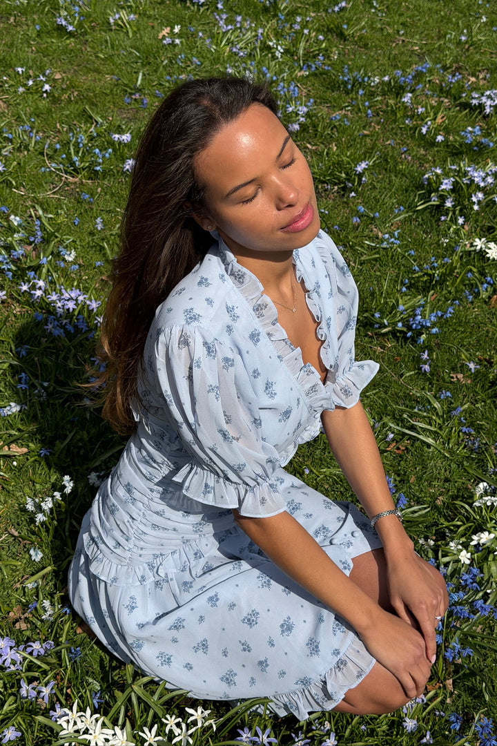 Ariel Dress Blue Flower Print | Kjoler | Smuk
