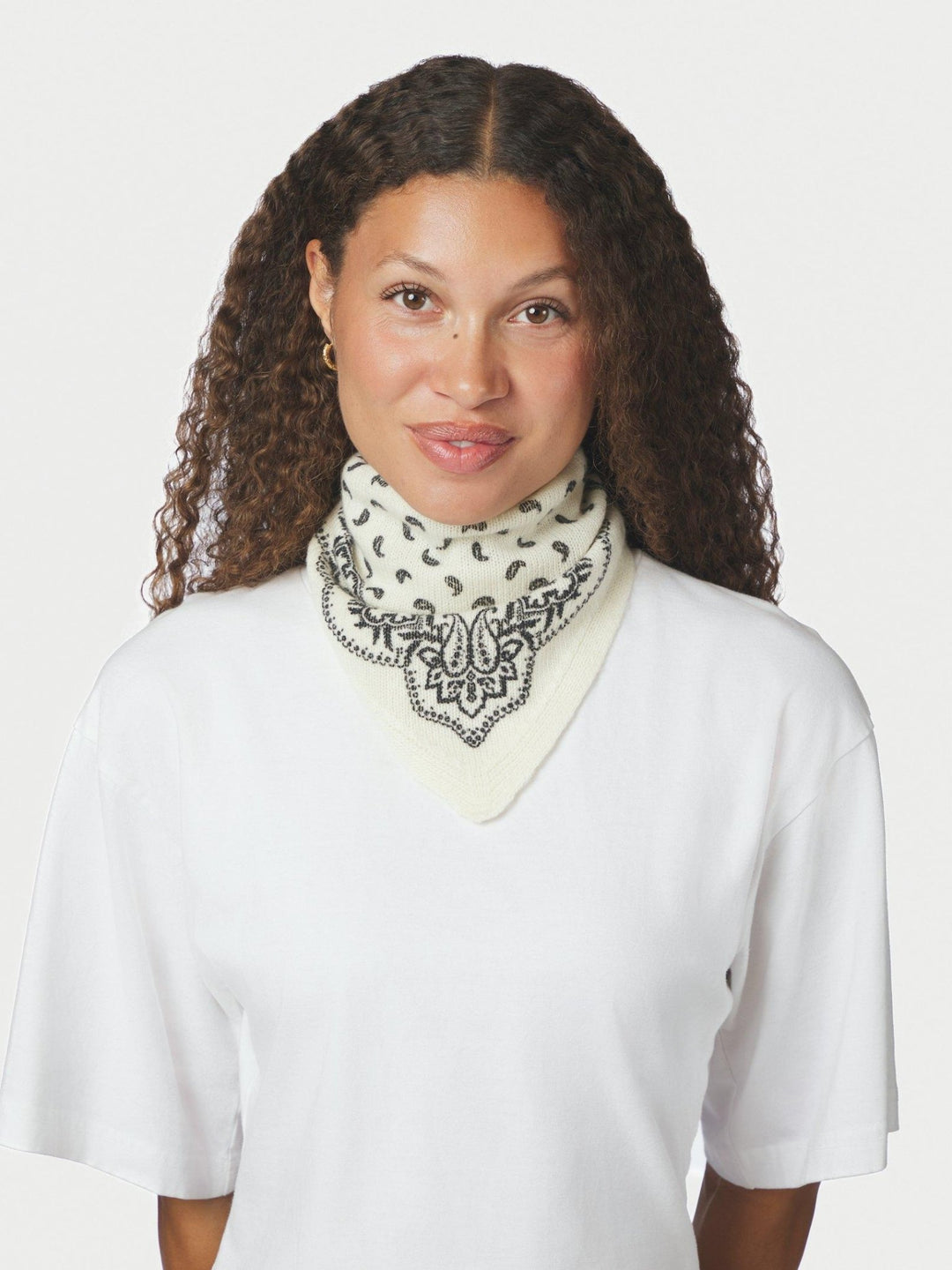 Ariya Paisley Knit Scarf Off White | Accessories | Smuk