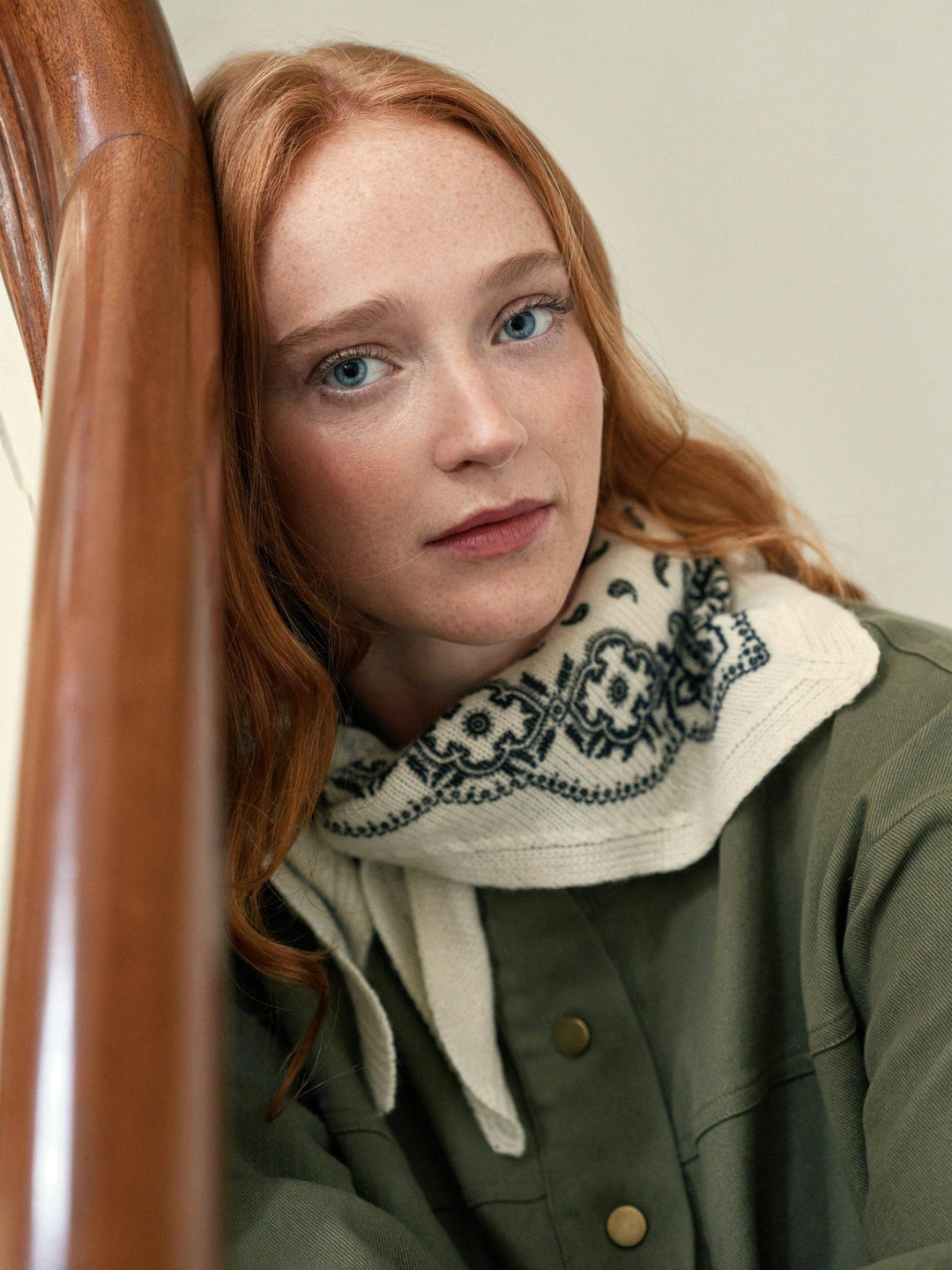 Ariya Paisley Knit Scarf Off White | Accessories | Smuk