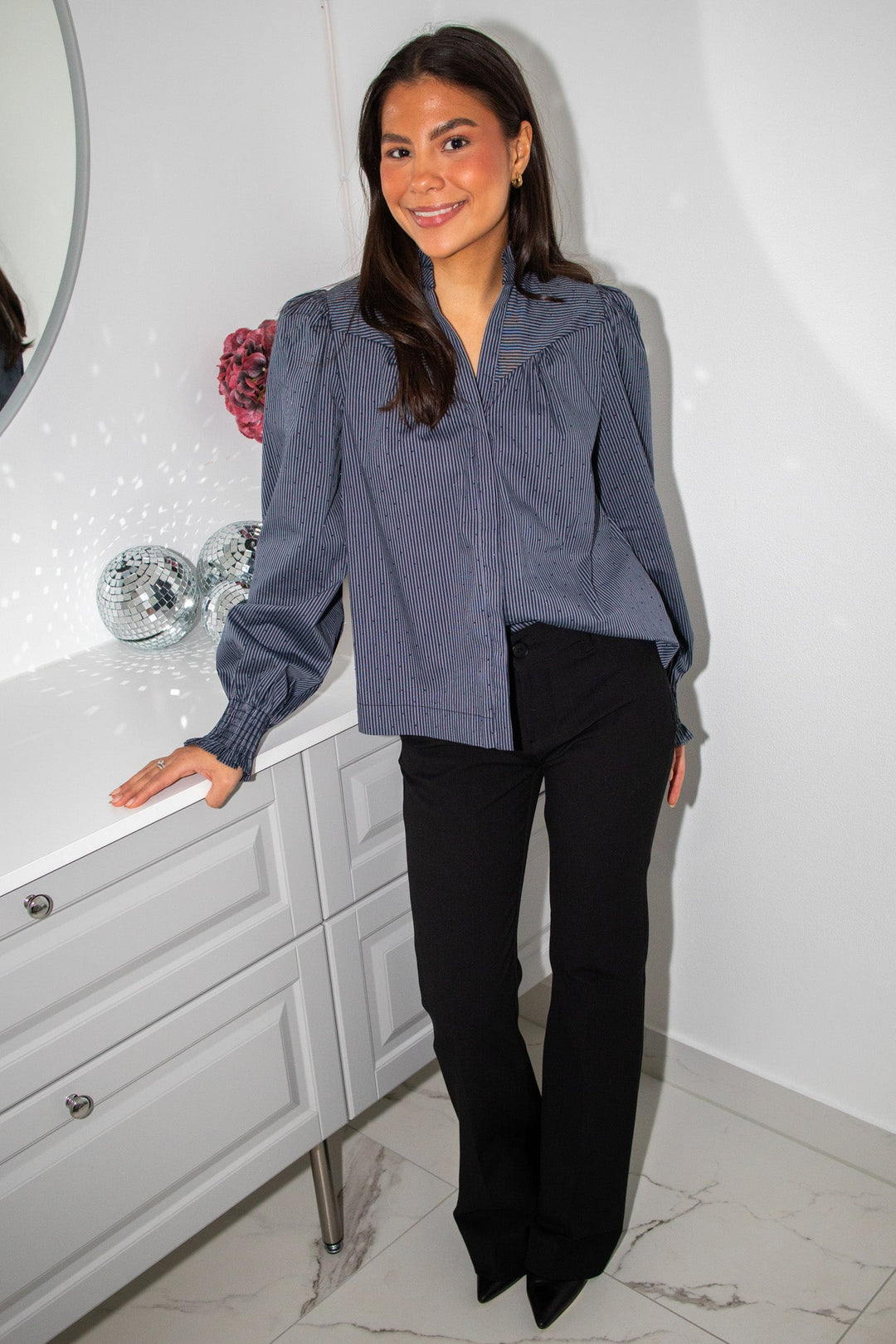 Astrida Stripe Stone Blouse Navy | Skjorter og bluser | Smuk