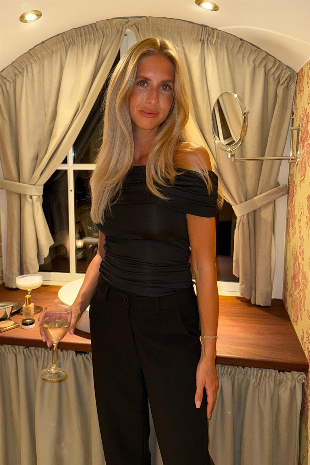 Athena Top Black | Topper | Smuk