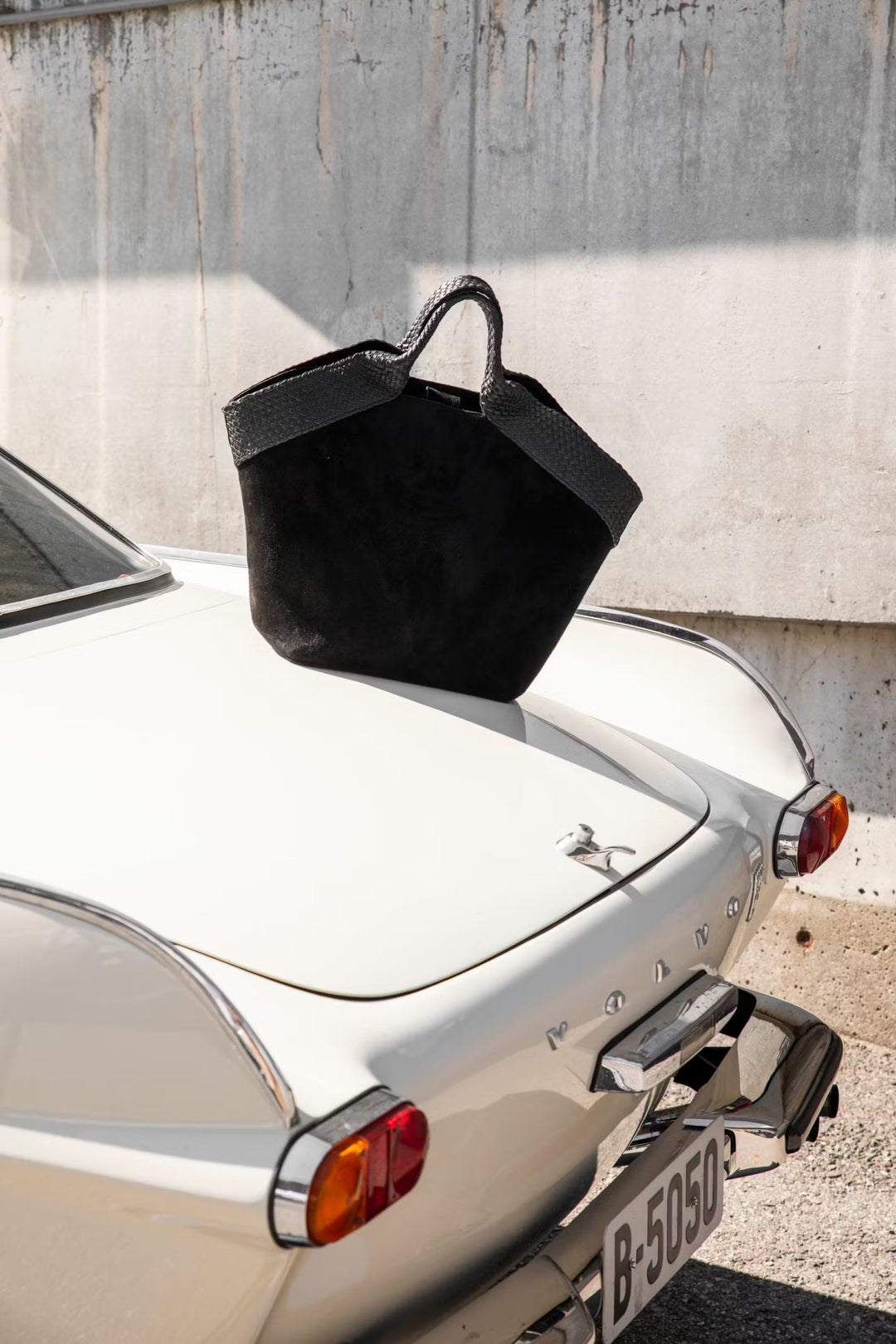 Aura Bag Large Black Suede | Accessories | Smuk - Dameklær på nett