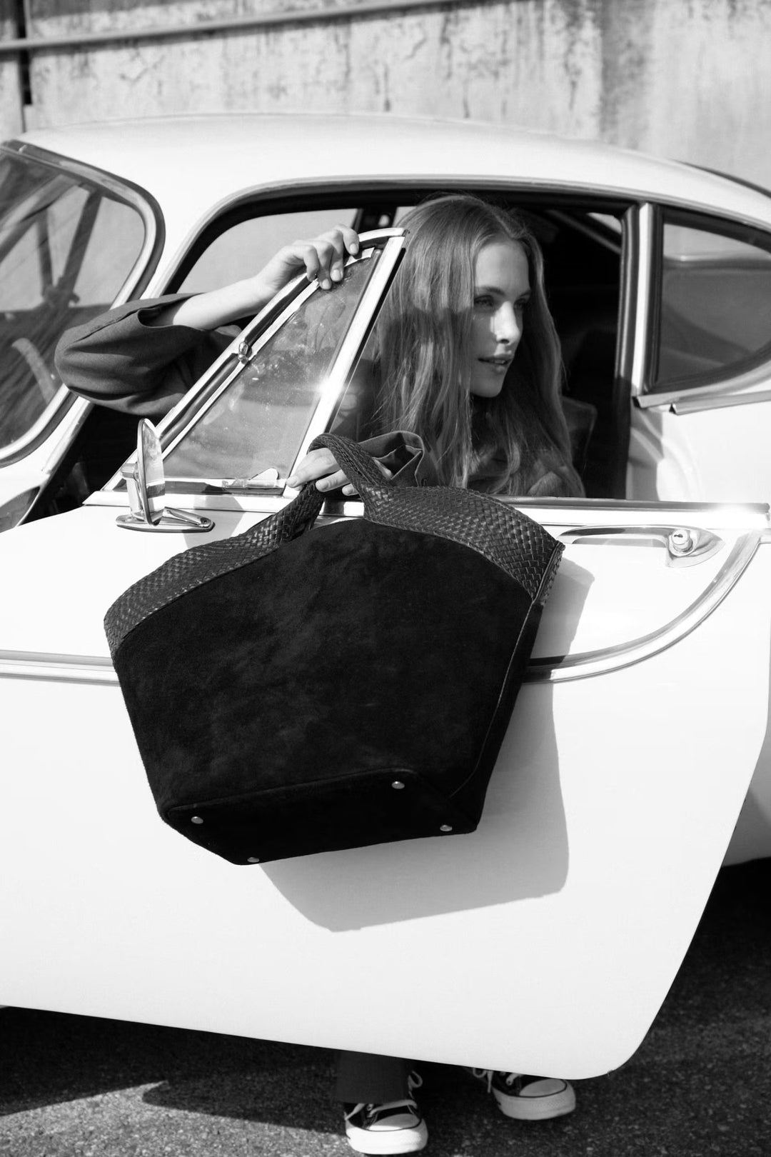 Aura Bag Large Black Suede | Accessories | Smuk - Dameklær på nett