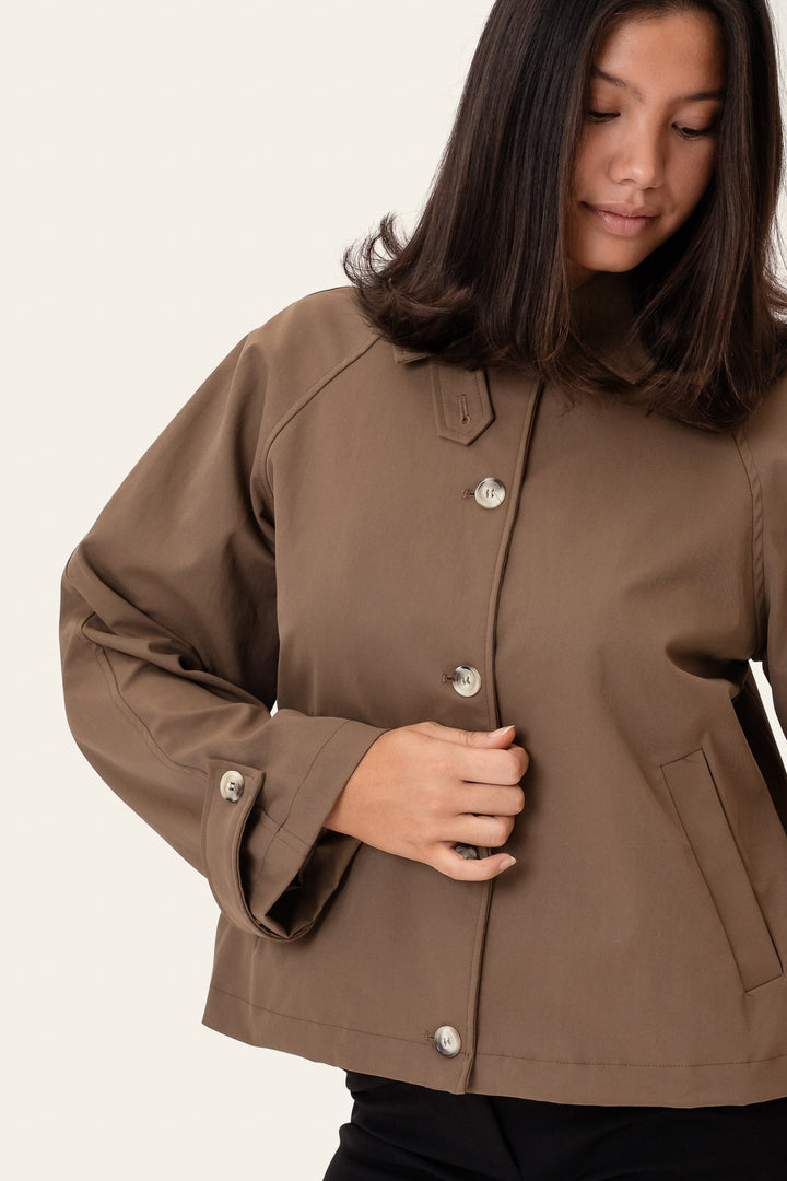 Ava Short Trenchcoat Dark Brown | Yttertøy | Smuk