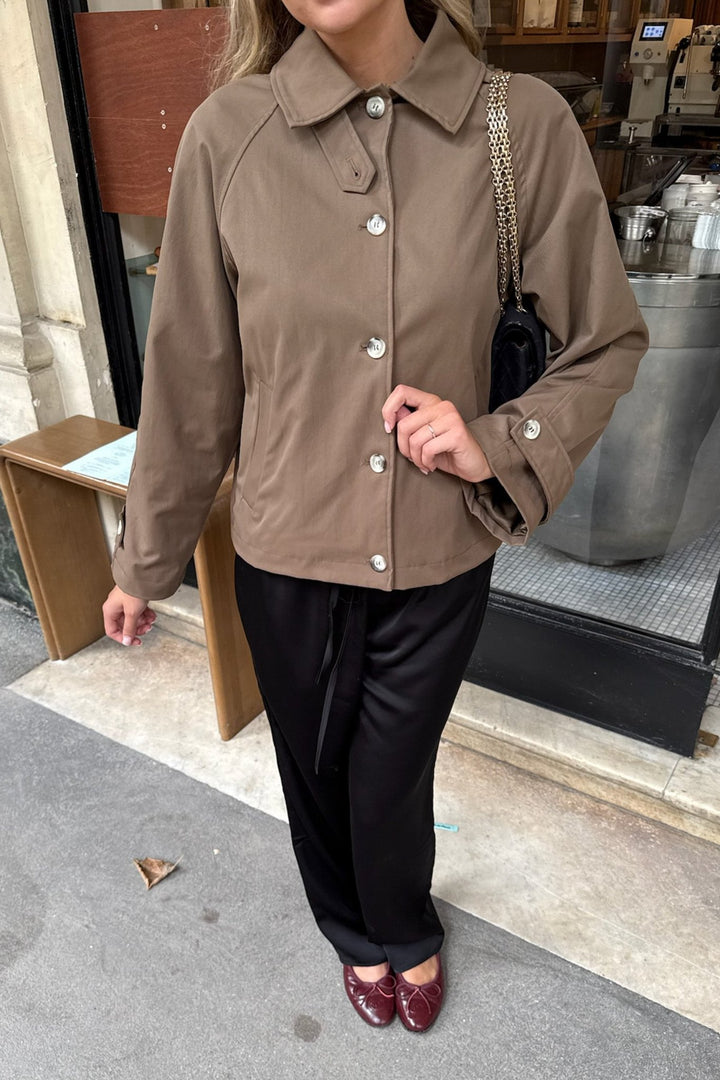 Ava Short Trenchcoat Dark Brown | Yttertøy | Smuk
