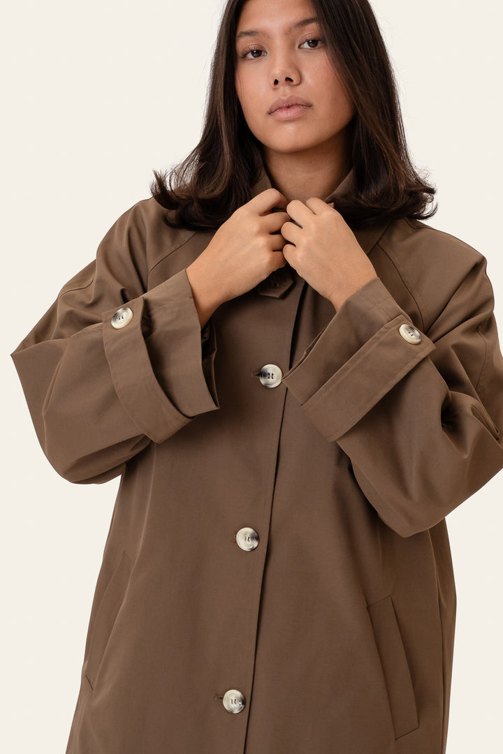Ava Trenchcoat Dark Brown | Yttertøy | Smuk