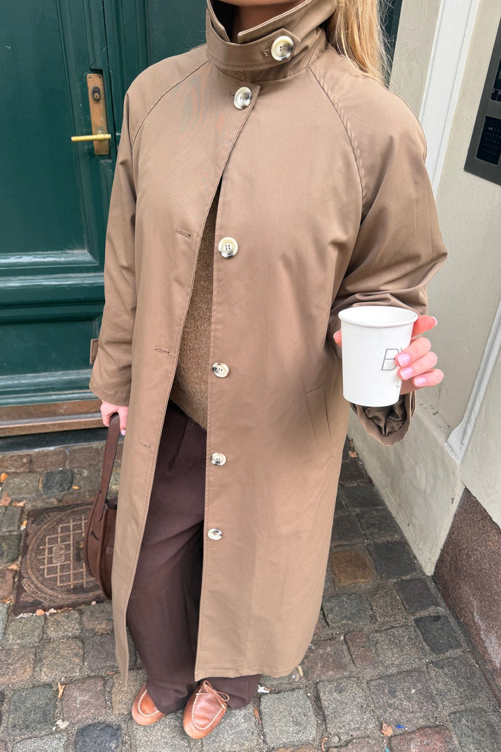 Ava Trenchcoat Dark Brown | Yttertøy | Smuk