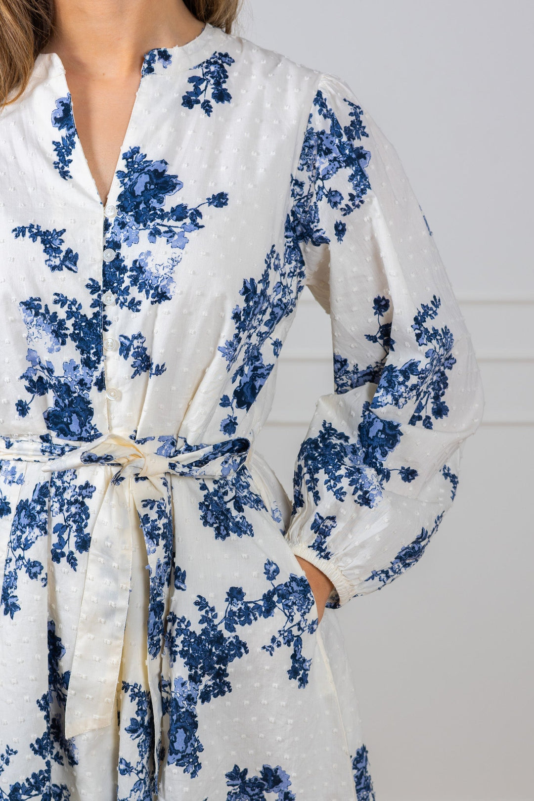 Avira Dress Blue Shadow Flower Print | Kjoler | Smuk