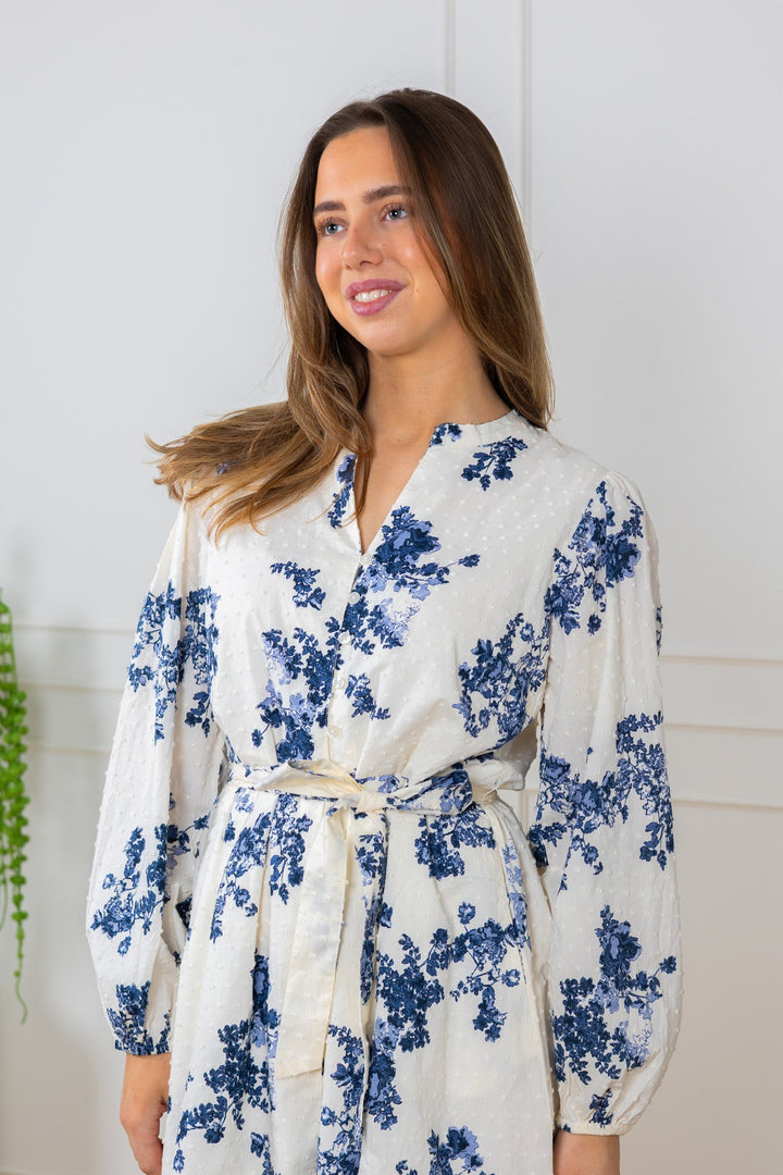 Avira Dress Blue Shadow Flower Print | Kjoler | Smuk