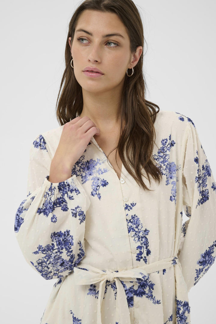 Avira Dress Blue Shadow Flower Print | Kjoler | Smuk