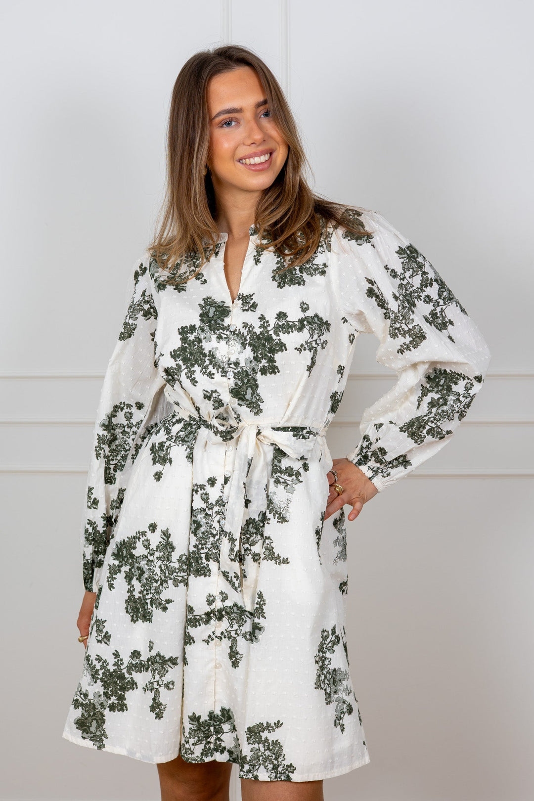 Avira Dress Smokey Olive Shadow Flower | Kjoler | Smuk