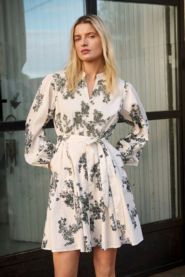 Avira Dress Smokey Olive Shadow Flower | Kjoler | Smuk