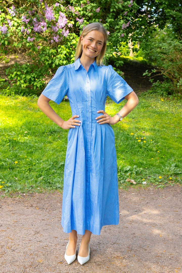 Baia Stripe Poplin Dress Light Blue | Kjoler | Smuk