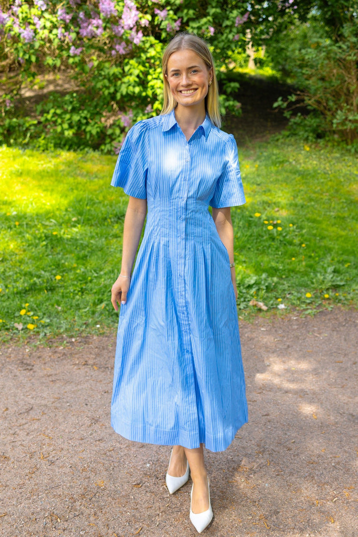Baia Stripe Poplin Dress Light Blue | Kjoler | Smuk