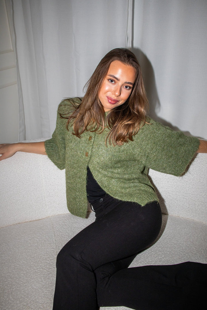 Benuta Fluffy Knit Cardigan Dusty Green | Genser | Smuk