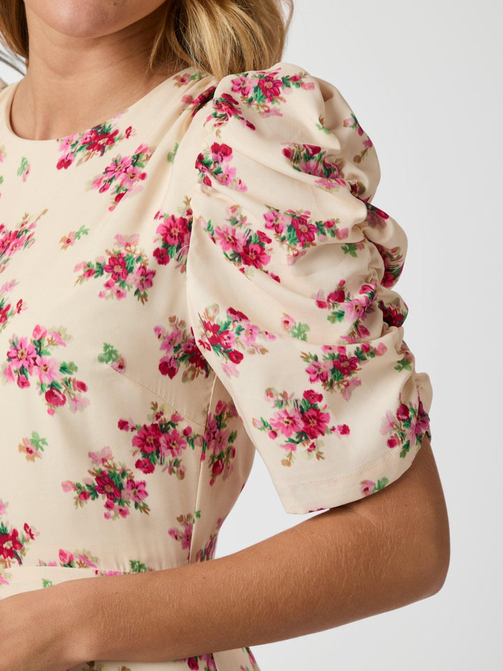 Benuti Amazing Rose Dress Light Pink | Kjoler | Smuk - Dameklær på nett