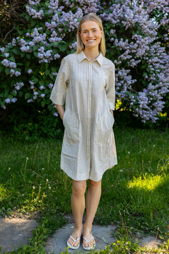 Berrit Dress Neutral Stripe | Kjoler | Smuk